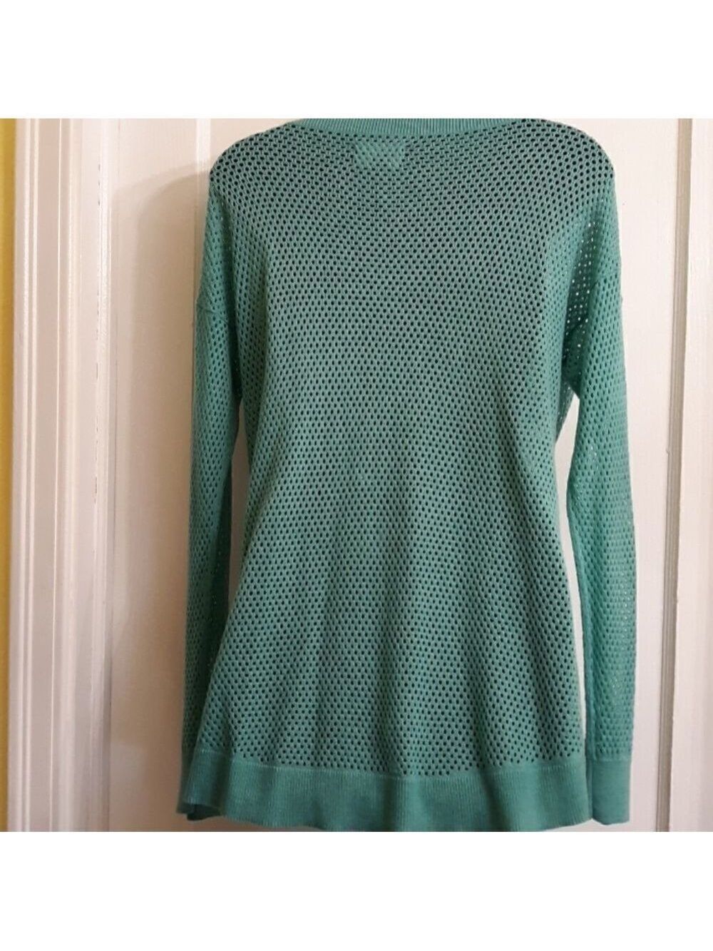 American Eagle Outfitters  - Picture 3 of 6
